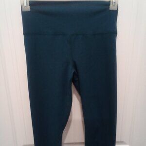 Nude Tech Legging Capri .....Size large teal #0551